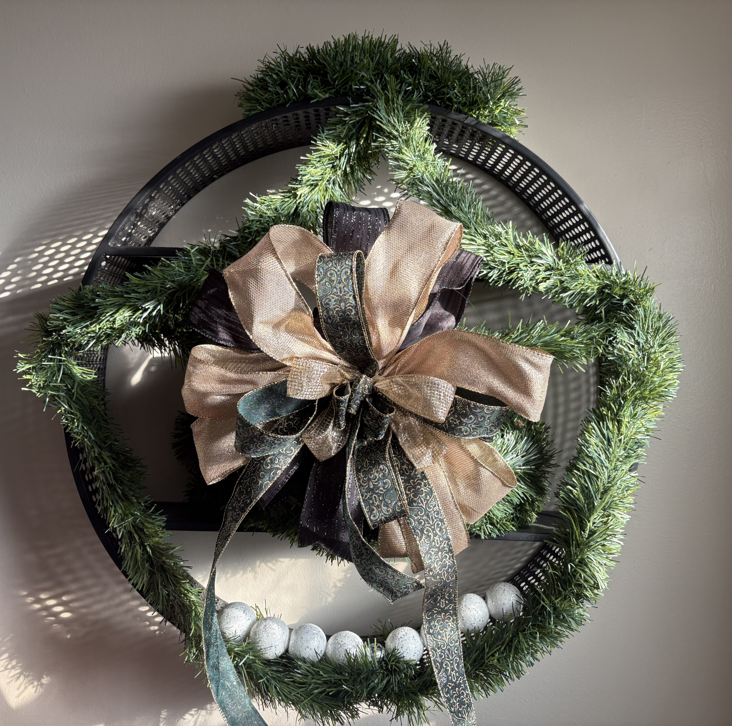 Green and gold bows for Christmas Tree